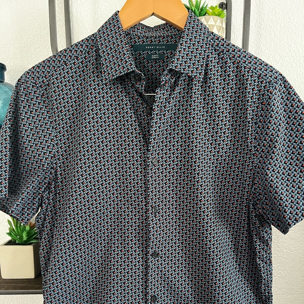 Men’s Perry Ellis Button Up (Medium)